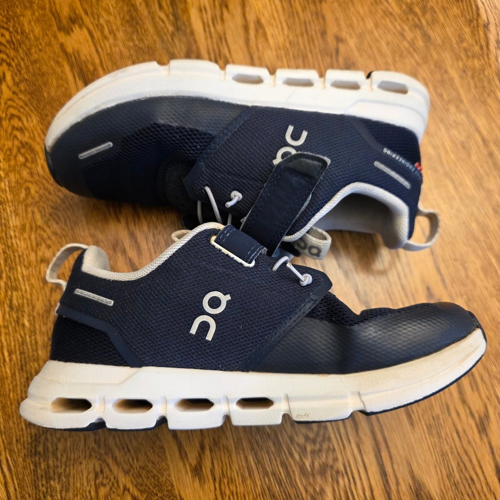 On Cloud Play Kids Running Shoes Midnight White US 13 Navy Sneakers
